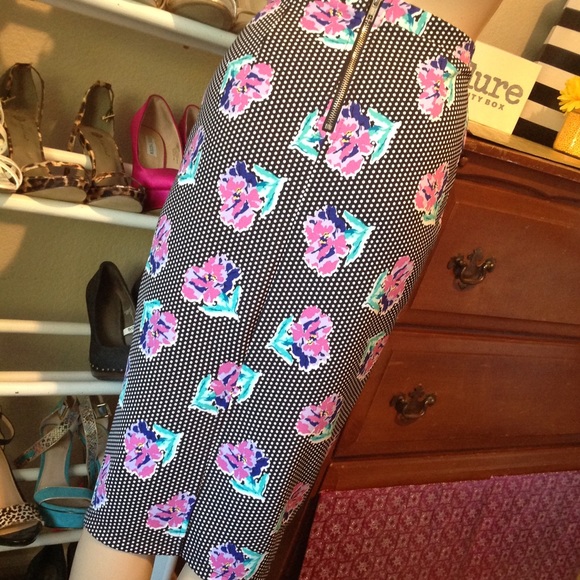 Mid length pencil skirt with gorgeous design D001 - Picture 4 of 7